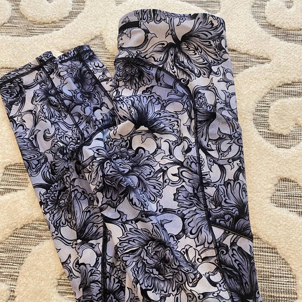 Lululemon Like New Size 8 leggings. Check out all my Lulu!